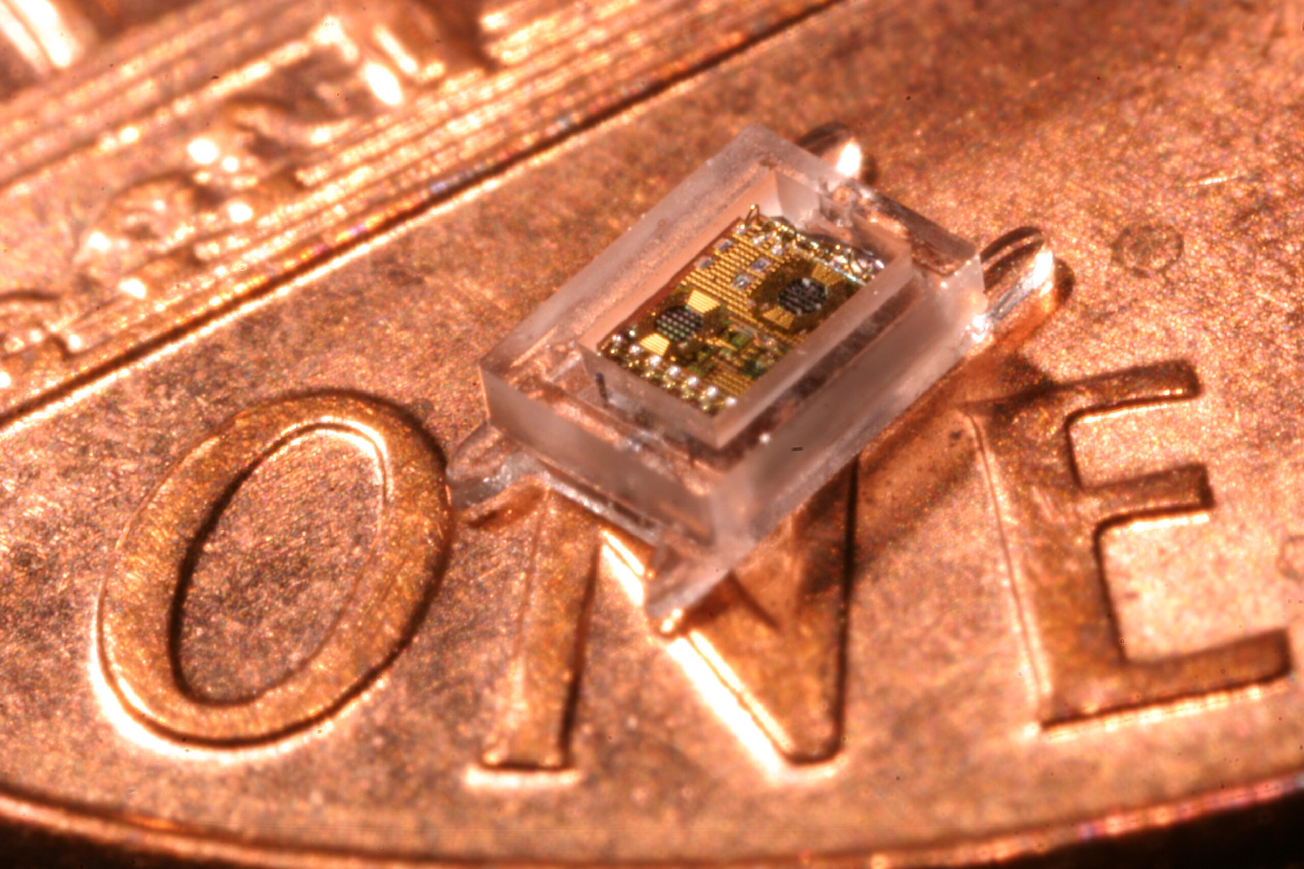 Designed for use in an implantable eye-pressure monitor, University of Michigan researchers developed what is believed to be the first complete millimeter-scale computing system. Credit: Gyouho Kim