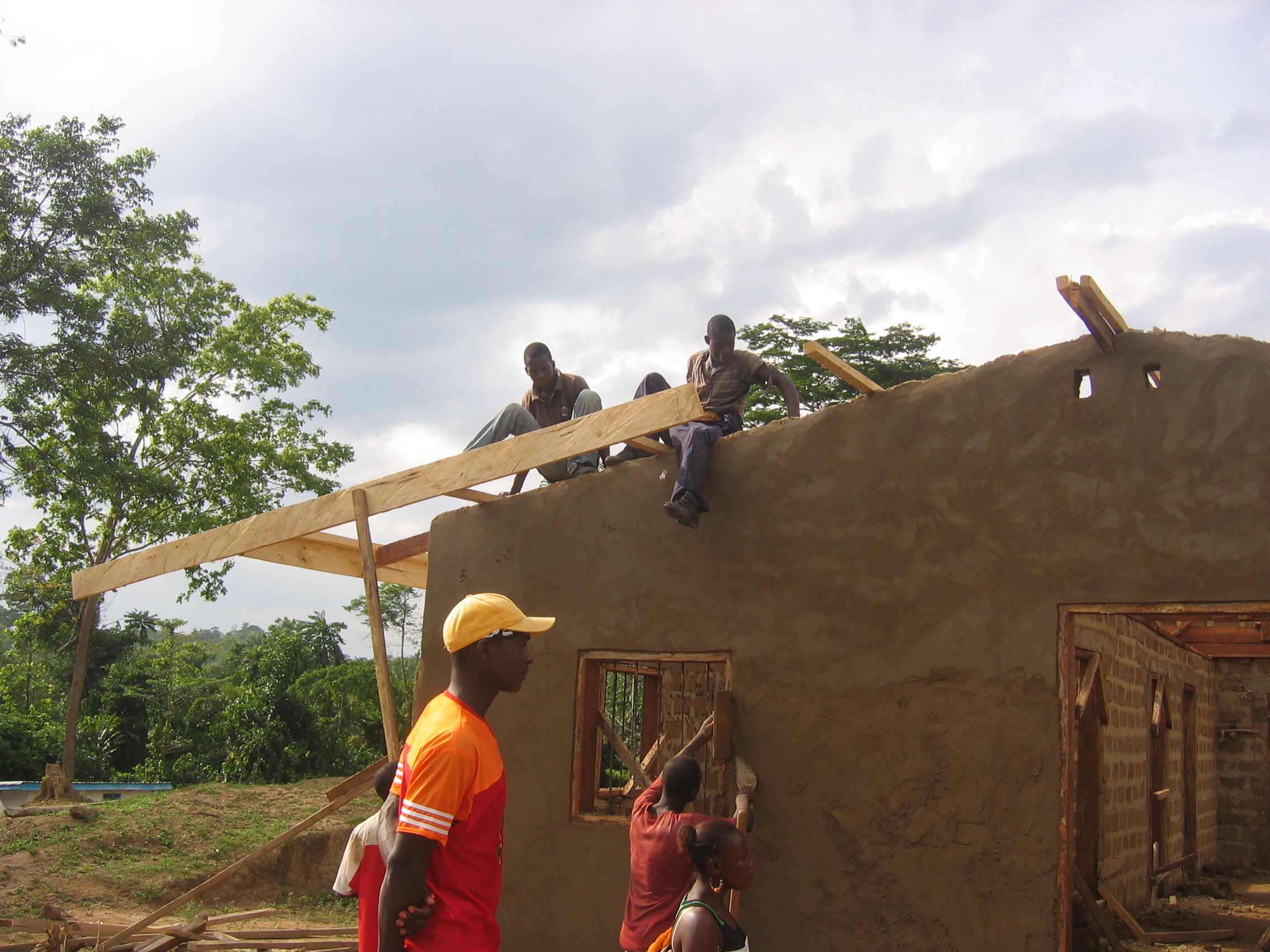 Construction of a maternity waiting home in Zebay, Liberia. Courtesy of Jody Lori