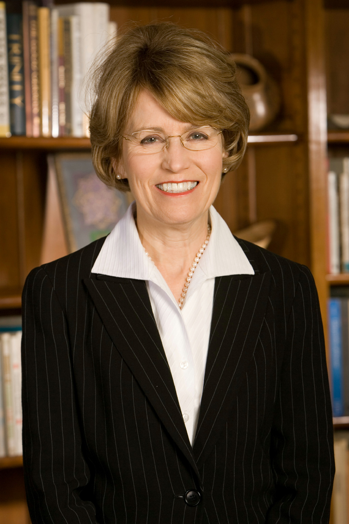 pres-MarySueColeman-named-chair-AAU-orig-10-18-11.jpg