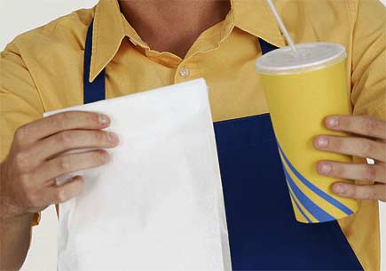 Supersized market economy, supersized belly: Wealthier nations have more fast food and more obesity