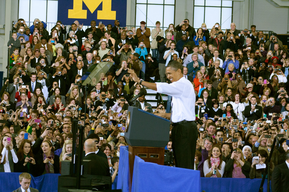 Obama greets an enthusiastic crowd