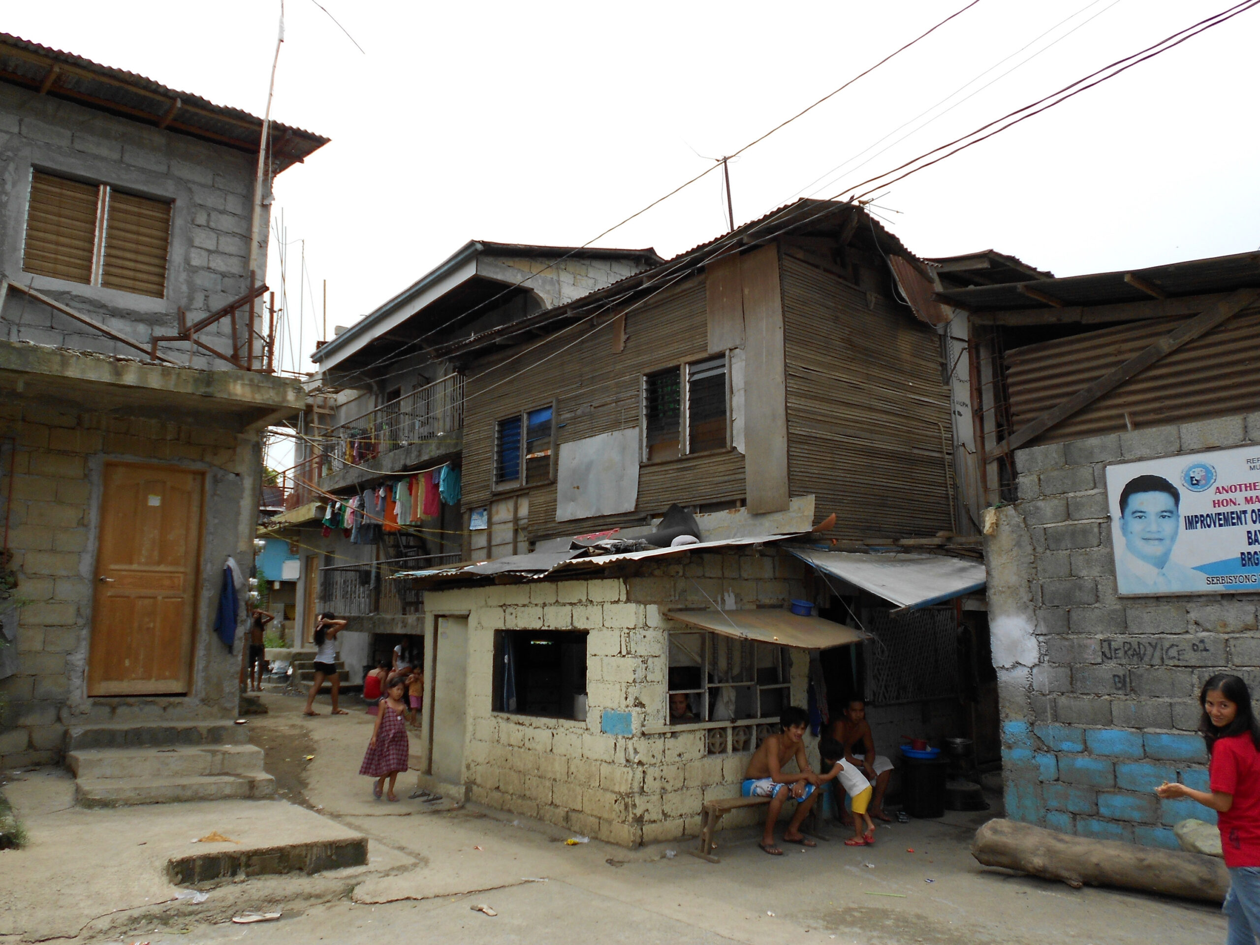 A neighborhood in the greater metropolitan Manila area threatened by severe flooding caused by typhoons and development. Image credit: Gavin Shatkin