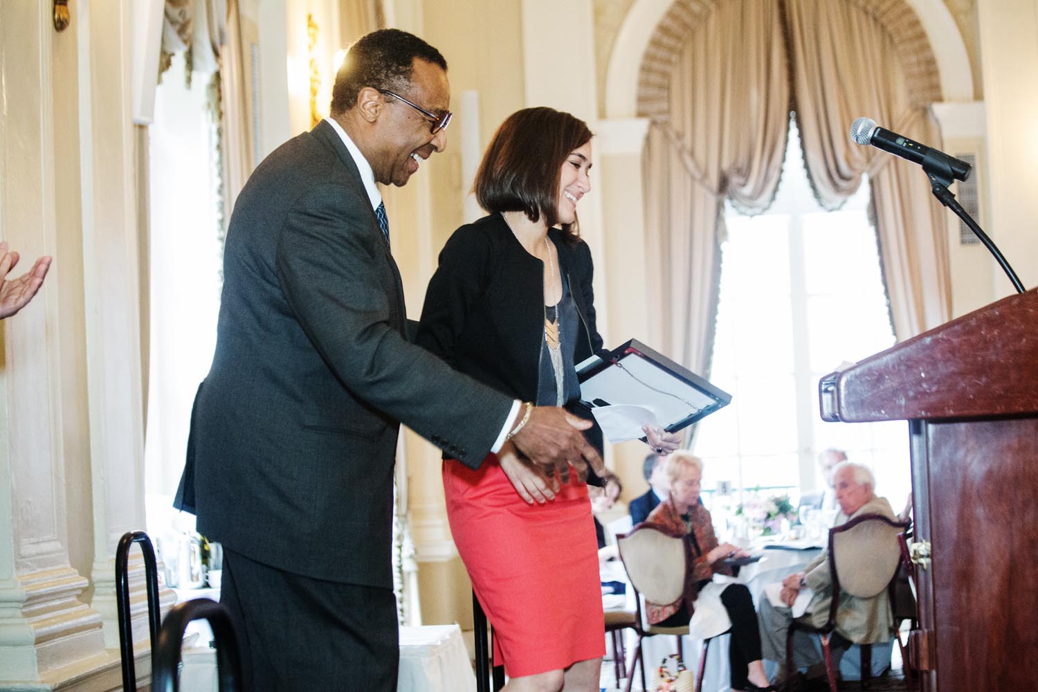 Livingston national judge and columnist Clarence Page with winner in the local reporting category, Alexandra Zayas. Image credit: Lina Jang