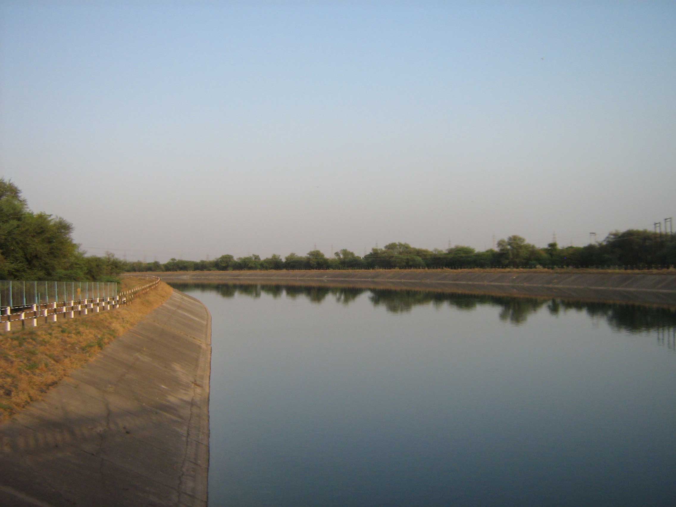 An irrigation canal in the northwestern Indian state of Gujarat. Image credit: Andres Baeza