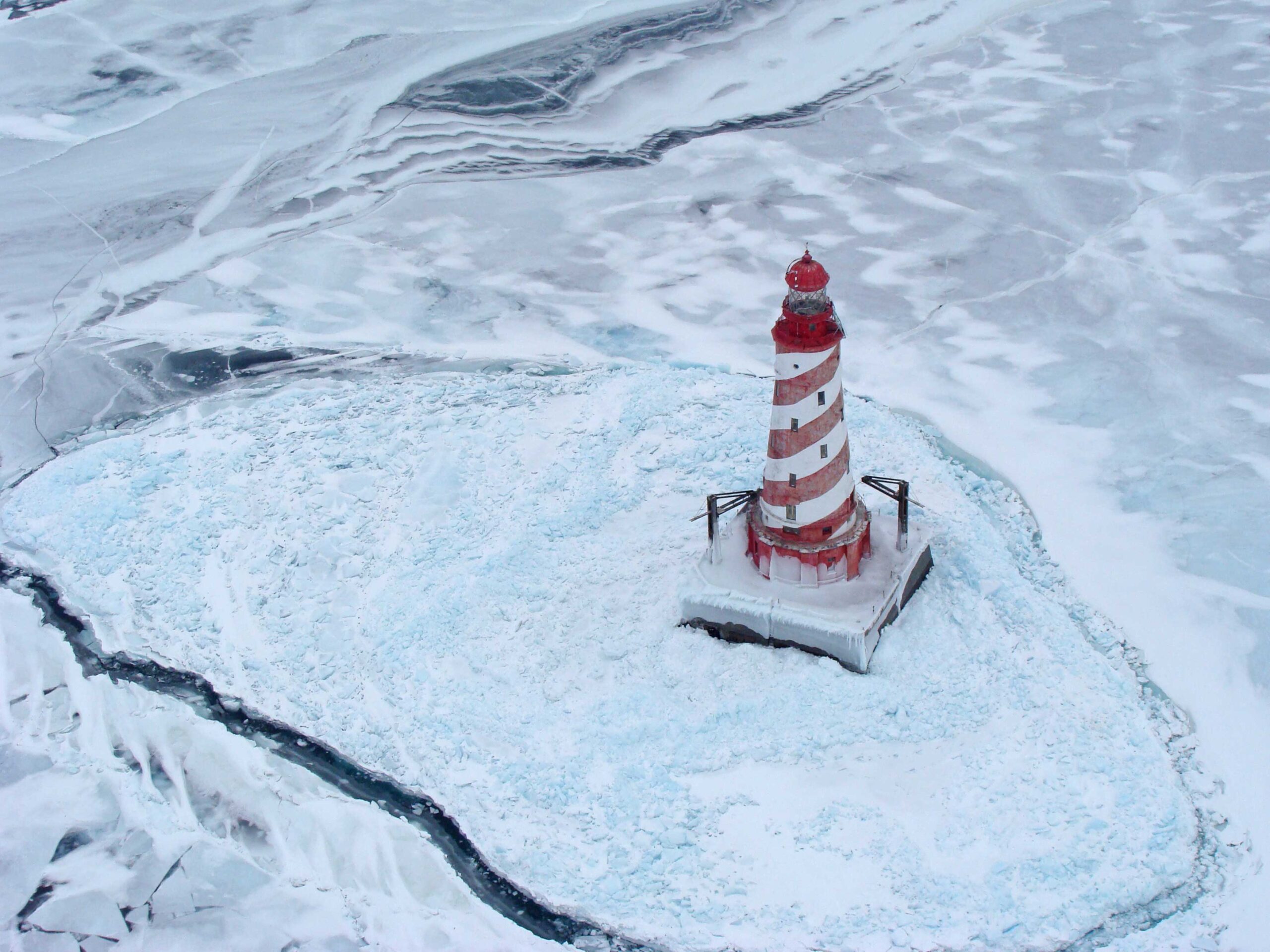 White Shoal Light, Lake Michigan. This lighthouse is home to one of five Great Lakes year-round evaporation-monitoring stations. Image credit: Dick Moehl