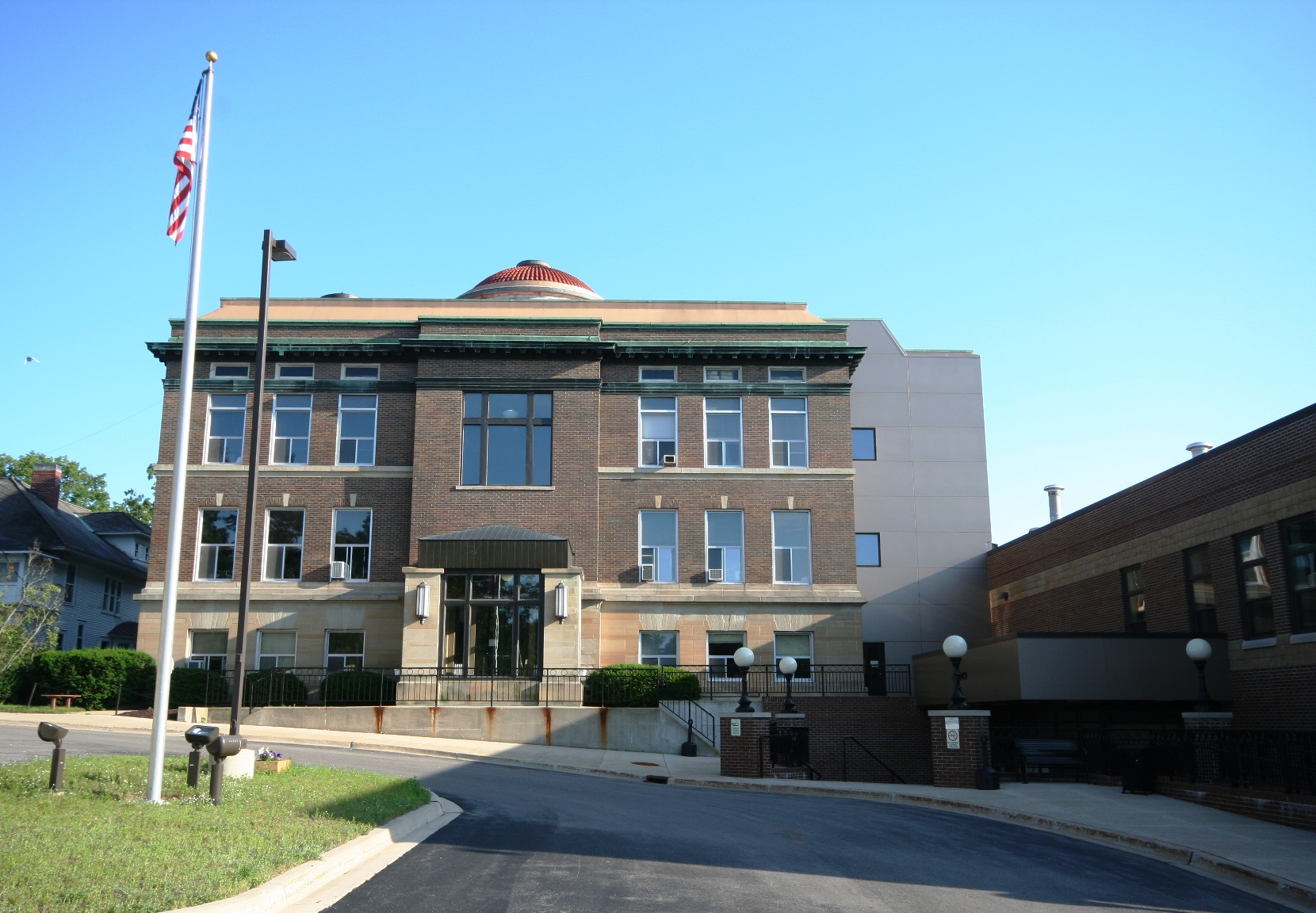 Wexford County Courthouse, Cadillac, Michigan. Image credit: flickr.com user OZinOH