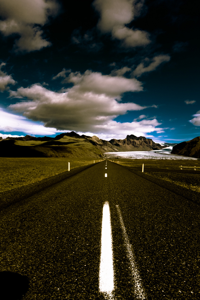 Middle of the road. Image credit: flickr.com user Dave Appleby
