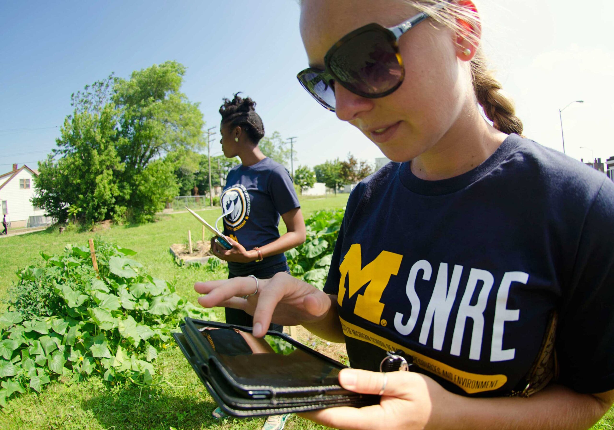 SNRE students Jasmine Omeke and Mariel Borgman survey a block in Detroit's east side during a 2013 SNRE-led project to understand how vacant land in the city is used. Image credit: Dave Brenner/SNRE