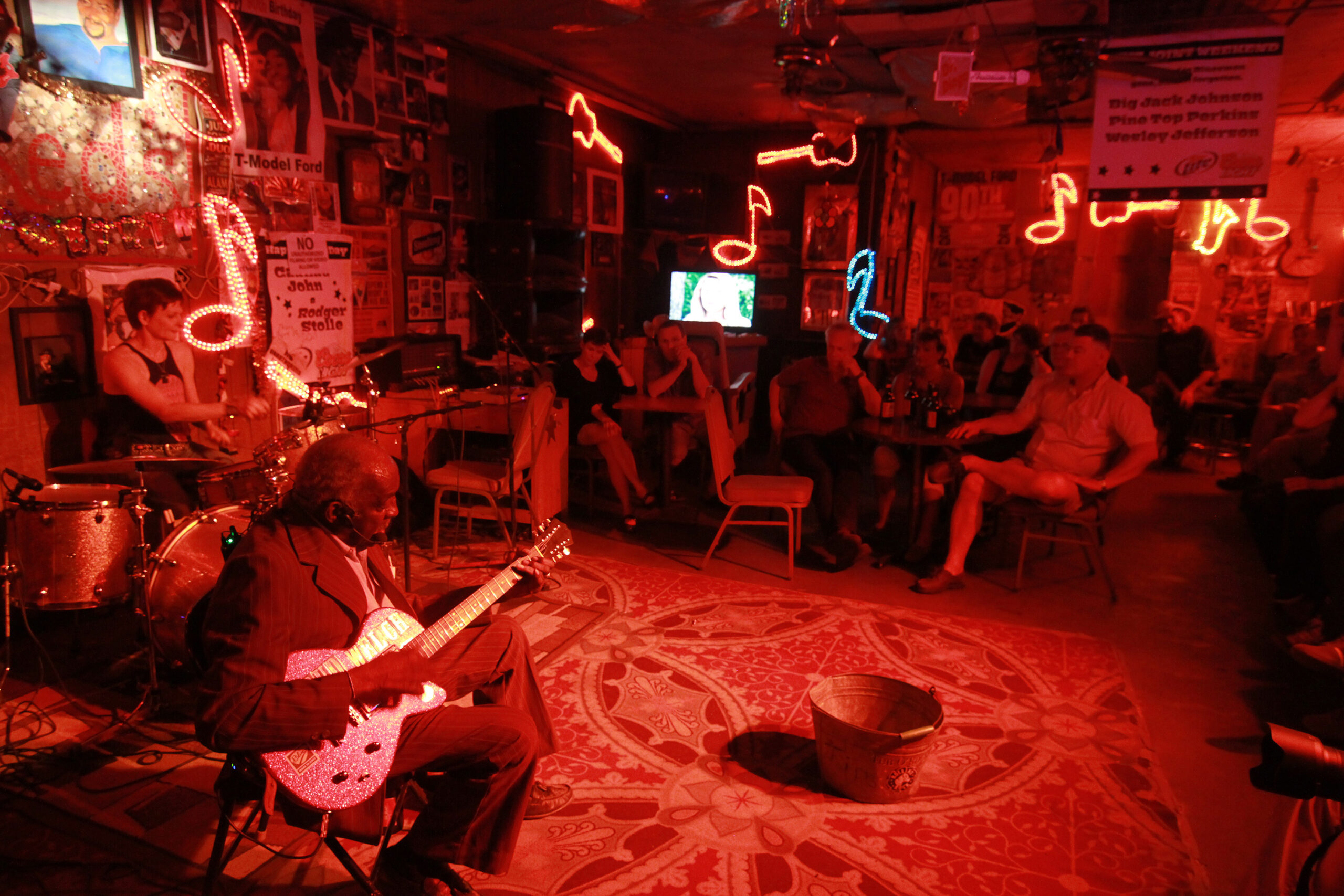 Red's Lounge