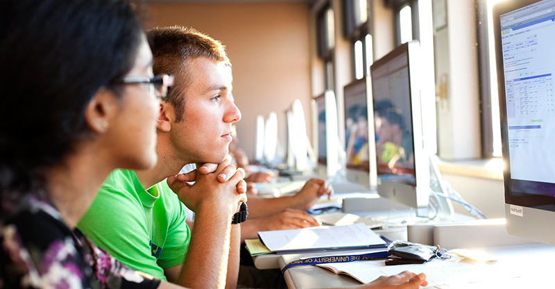 Nicholas Simopoulos, an undergraduate engineer starting in the fall of 2012, receives help during backpacking sessions from academic peer advisor and orientation leader Manasa Amancherla. Image credit: Joseph Xu