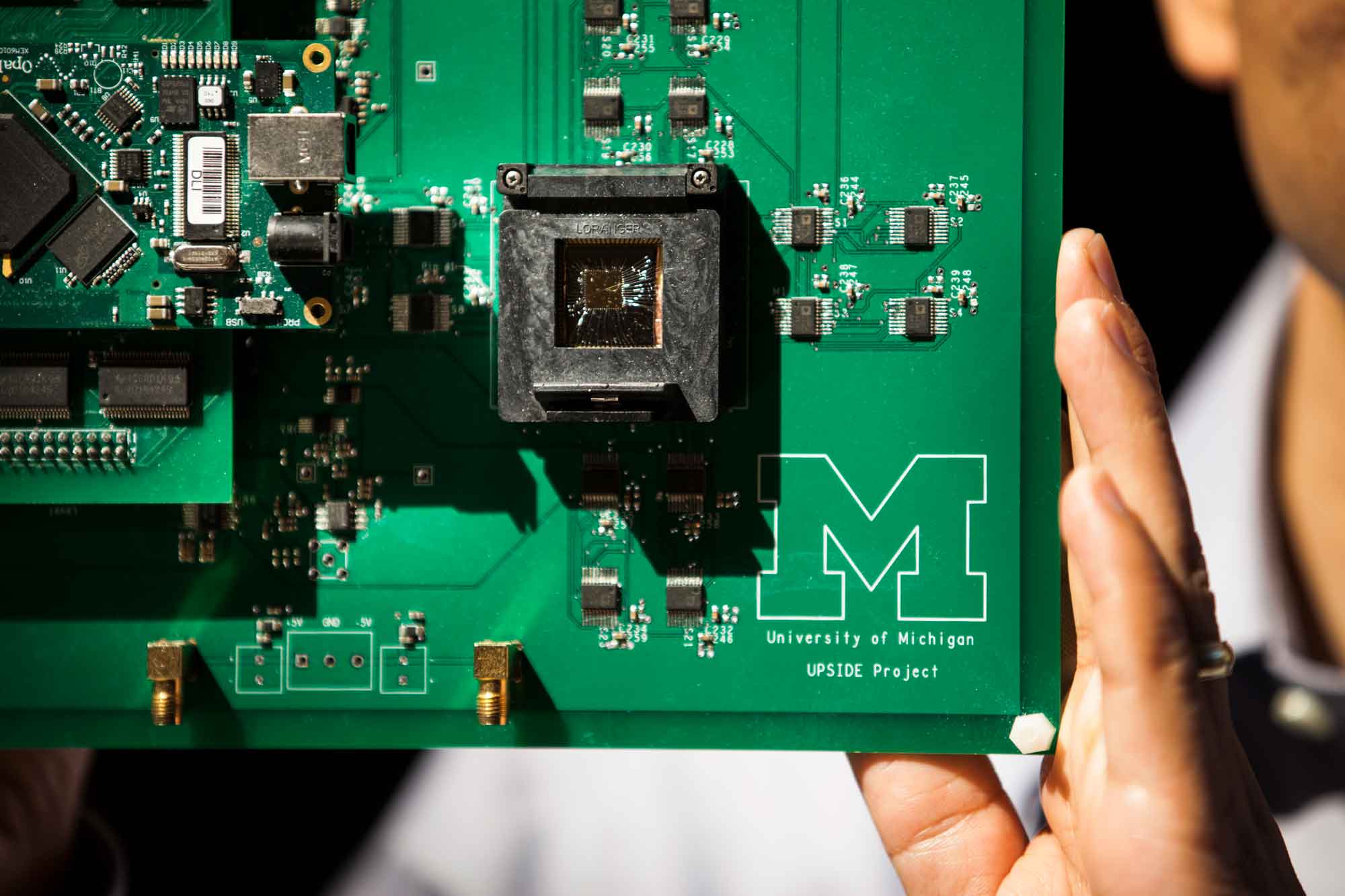 Image of a memristor chip 