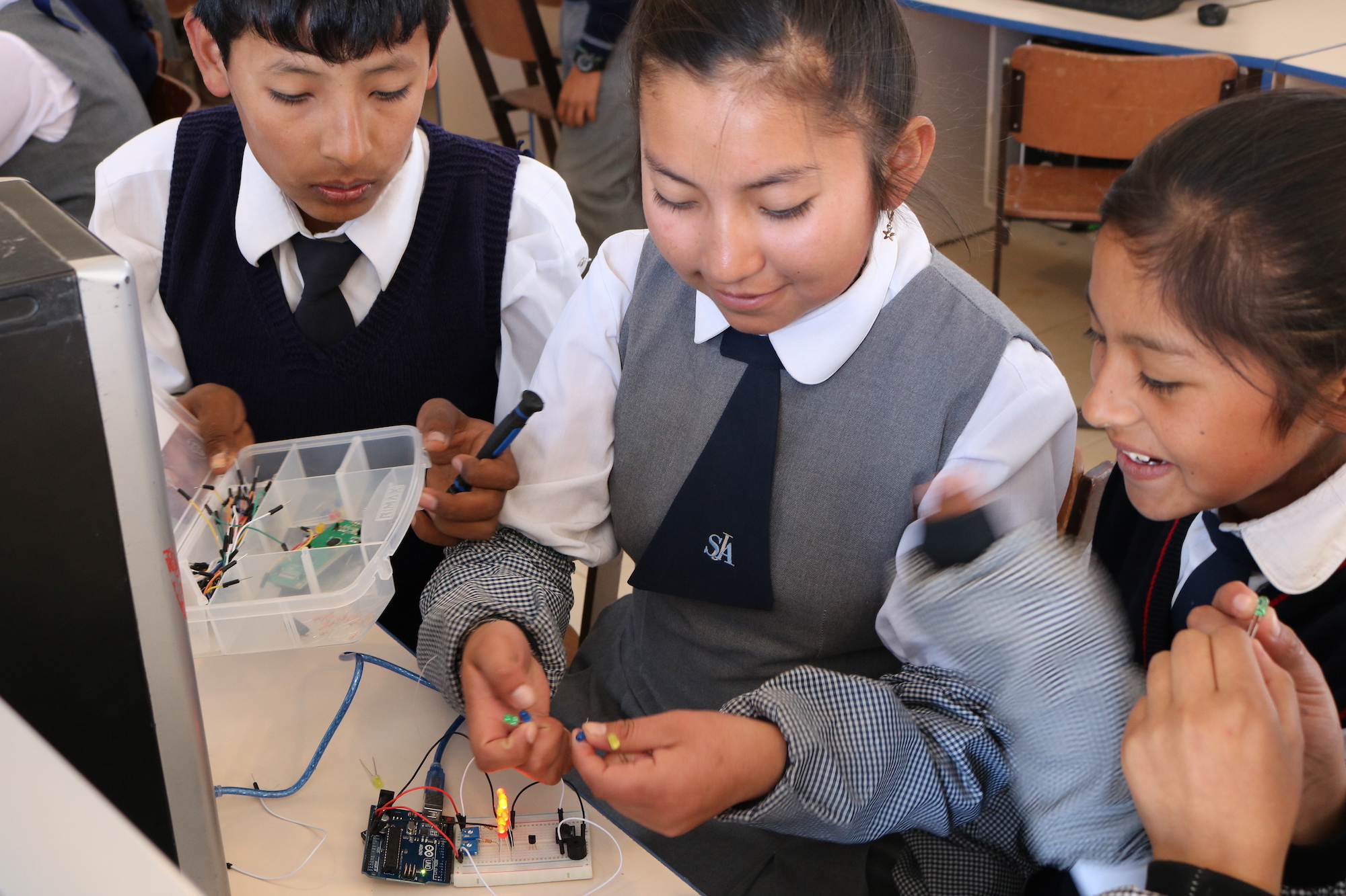 Students in San Juan Apostol school in Arequipa, Peru, are excited because their LED circuit on Arduino worked.