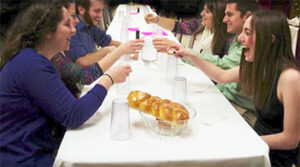 Friday night at Hillel House. (Image: U-M Hillel.)