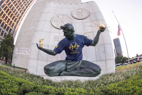 The Spirit of Detroit's U-M Bicentennial t-shirt was installed on Thursday, Aug. 24 to commemorate the 200th anniversary of U-M's establishment in Detroit on Aug. 26, 1817. Photo by Roger Hart, Michigan Photography.
