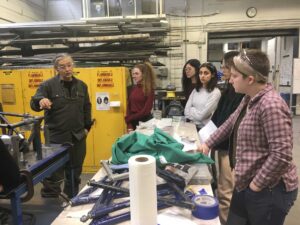 Chico MacMurtrie talks to students at University of Michigan’s Wilson Student Team Project Center. Image credit: Robyn Han