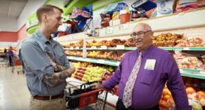 U-M’s Will Potter talks with Puerto Rico resident Héctor Rodríguez.