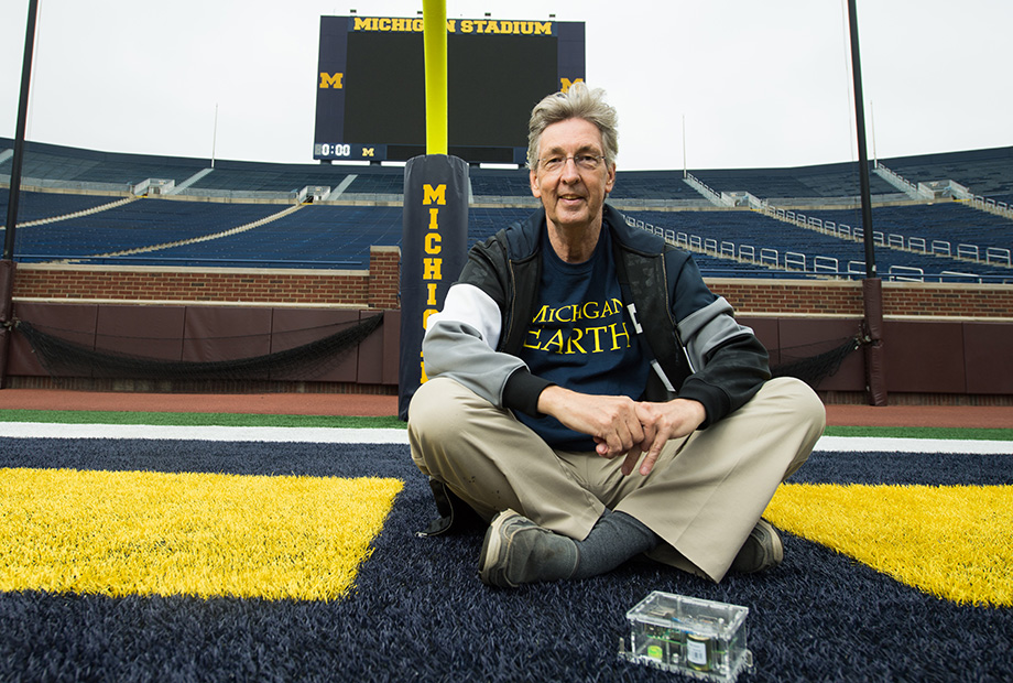 Photo of Ben van der Pluijm and his digital seismometer