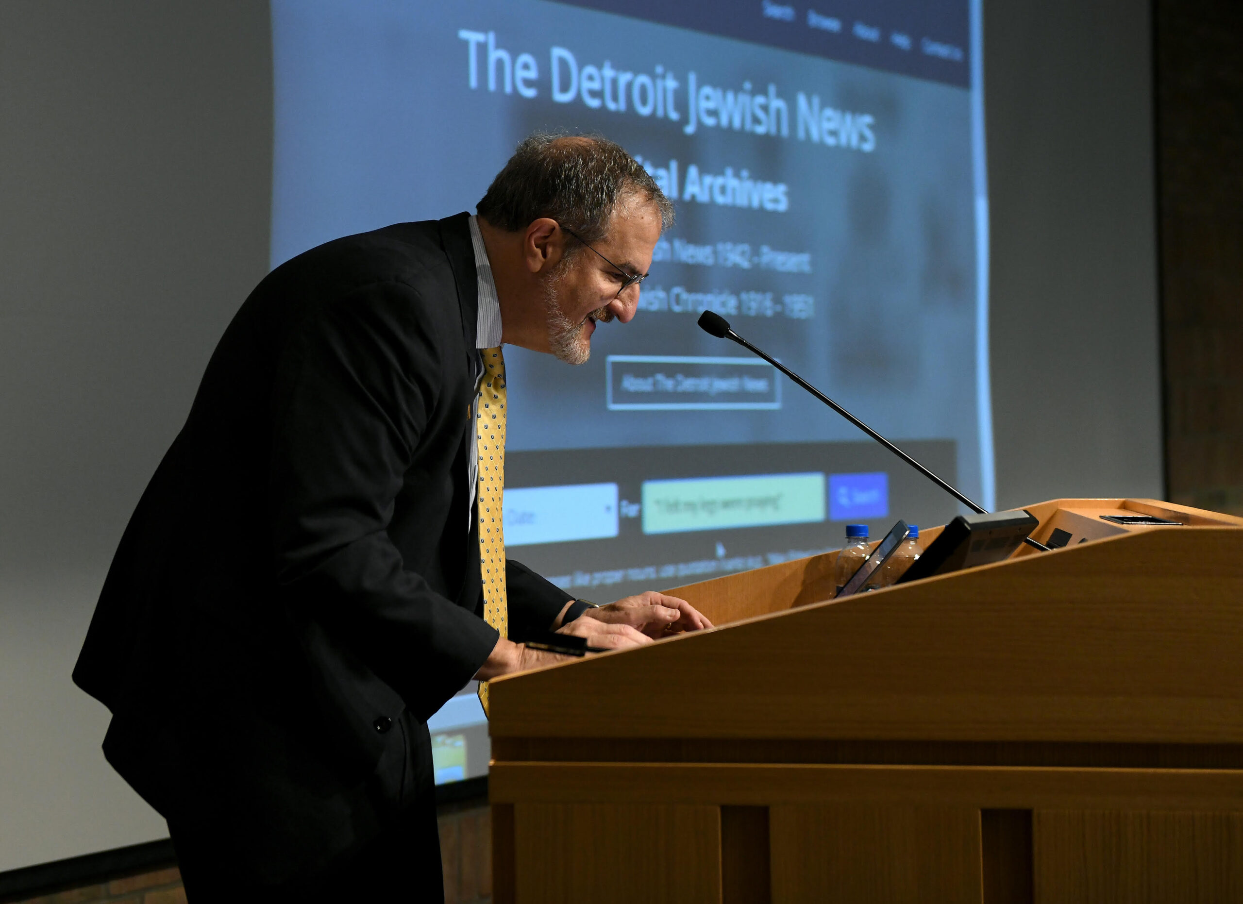 U-M President Mark S. Schlissel conducts the first official search of the new Detroit Jewish News digital archive with the quote, “I felt my legs were praying” on Nov. 5, 2018. Image credit: Lon Horwedel