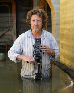 Gideon Mendel; Photograph by Gowhar Fazili