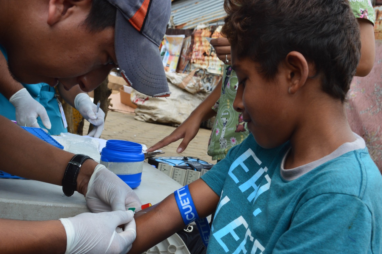 Study personnel collect samples in a neighborhood in Managua in June 2017 from participants in the Nicaraguan Pediatric Dengue Cohort Study (PDCS), a long-standing pediatric dengue cohort established in 2004. Image credit: Sustainable Sciences Institute, Paolo Harris Paz.