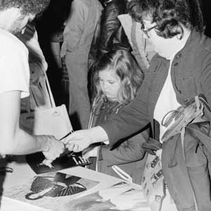Elvis fans 1977