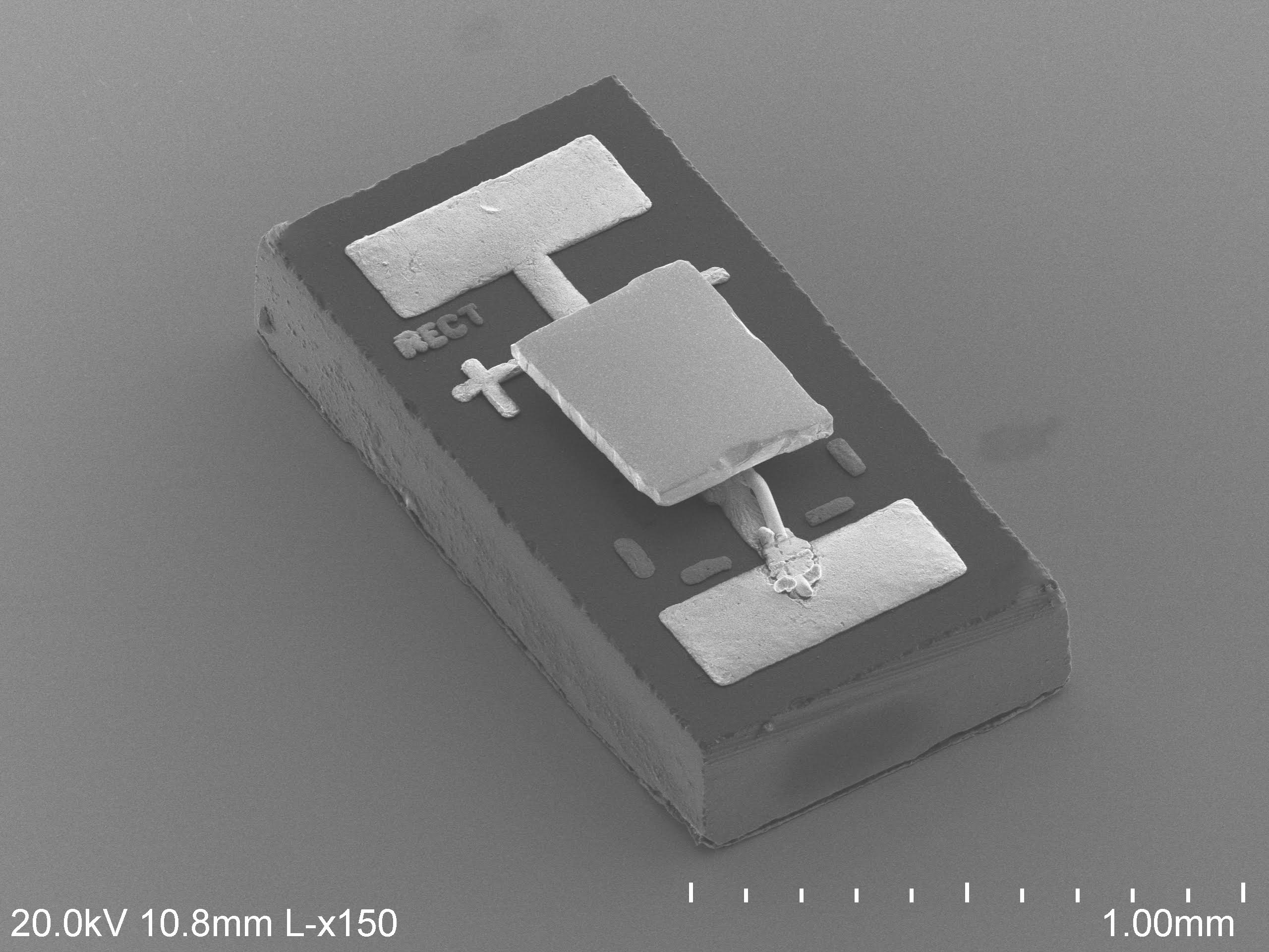 The U-M team modified an infrared photodiode about the size of a grain of rice, shown in this electron microscope image. They smoothed its surface so that they could place it in close proximity to a custom-made calorimeter, just 55 nanometers (0.000055 millimeters) between them. The calorimeter’s measurements showed that the photodiode, when run with electrodes reversed, behaved as if it were at a lower temperature, and cooled down the calorimeter. Image credit: Linxiao Zhu