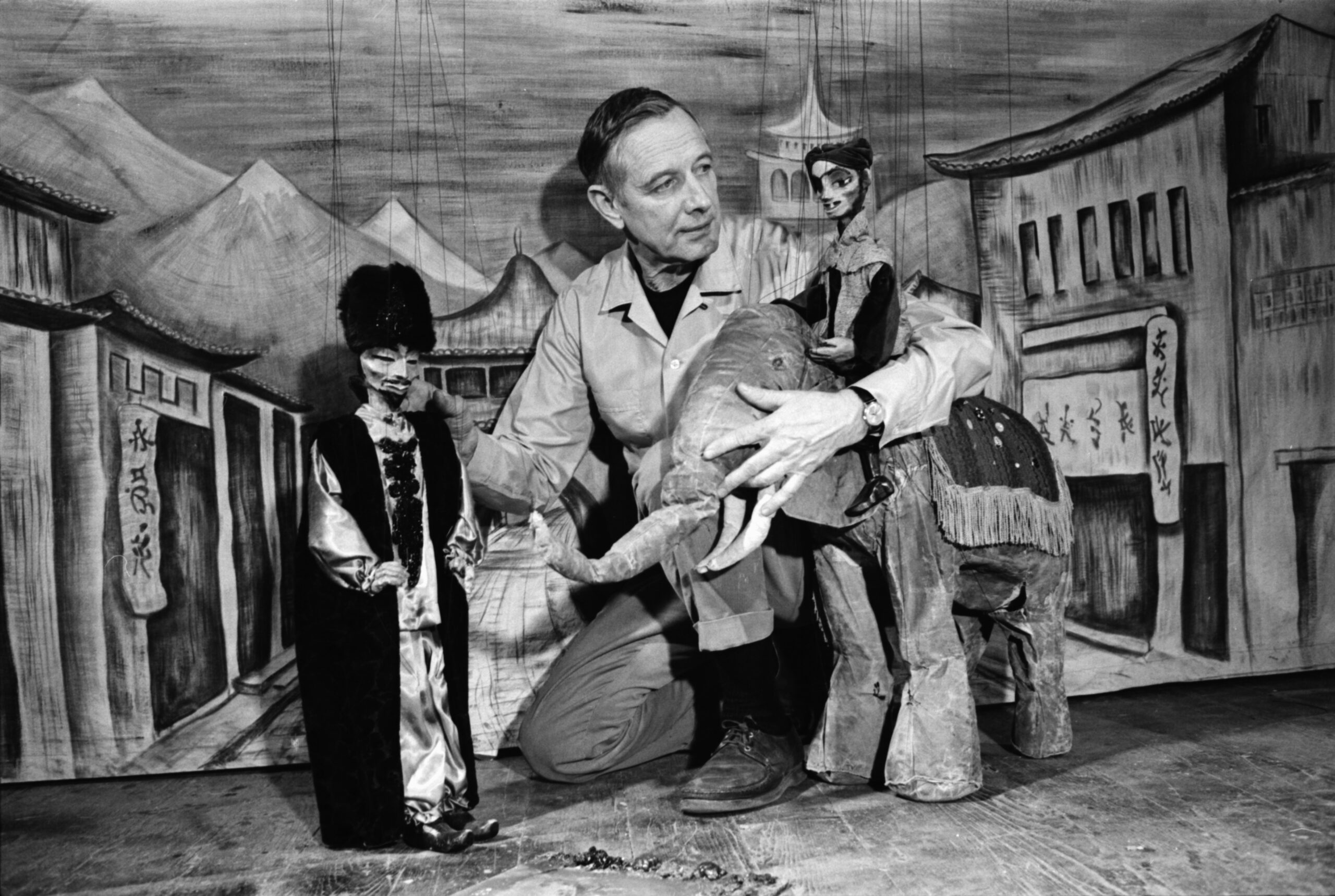 Meredith Bixby with his marionettes in February 1969. © The Ann Arbor News. Courtesy the Ann Arbor District Library archive.