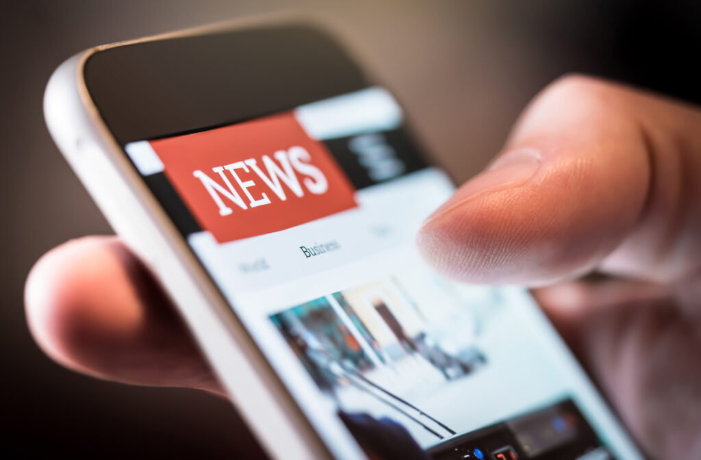 Image of a news on a smartphone.