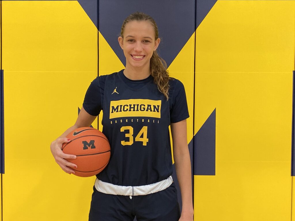 Brazilian born basketball player Izabel Varejao makes her debut in the hardwood for the National Collegiate Athletic Association tournament (NCAA) this weekend.