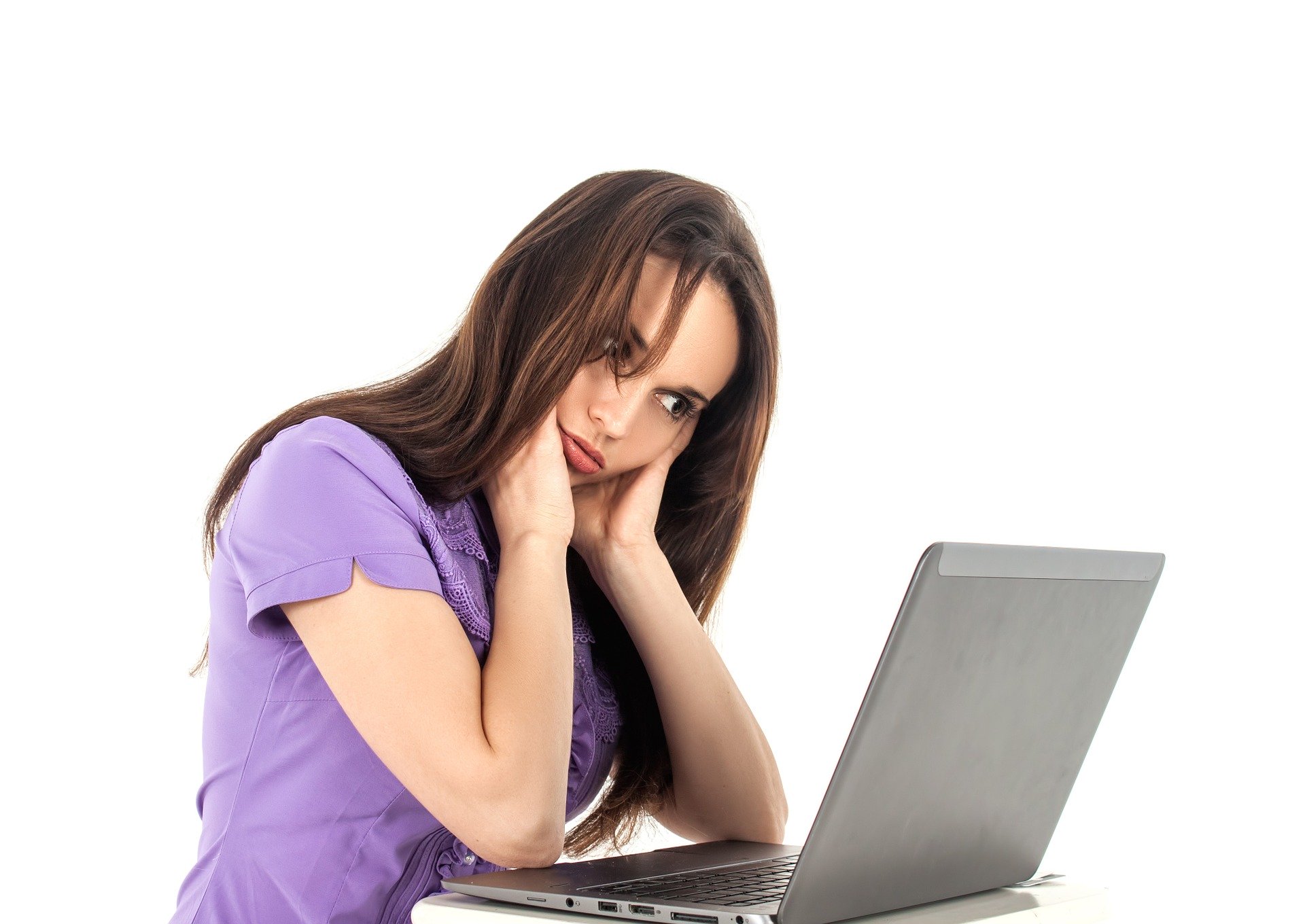 Tired woman at computer. Image credit: Pixabay