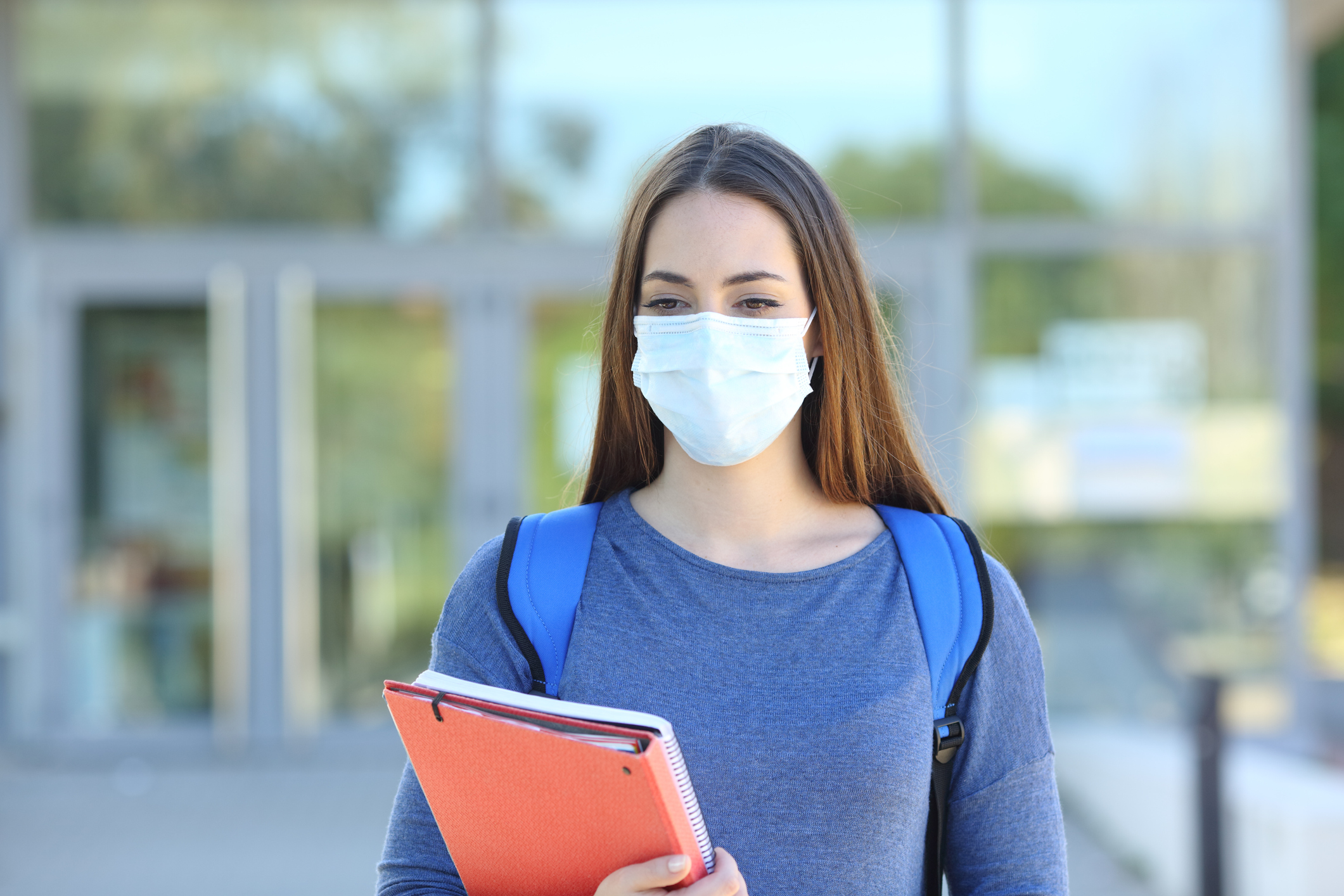 Student wearing a mask on campus. Image credit: iStock