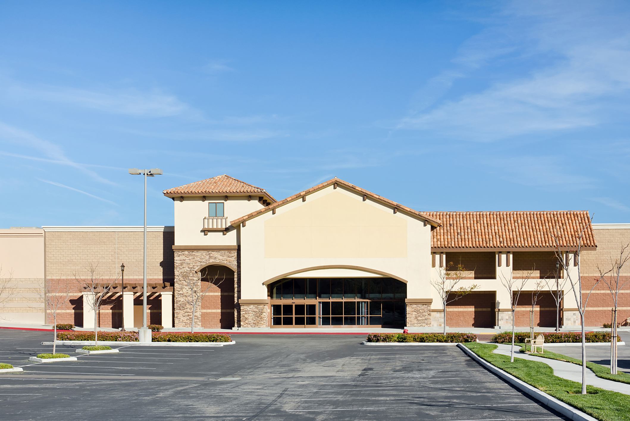 Vacant retail building. Image credit: iStock