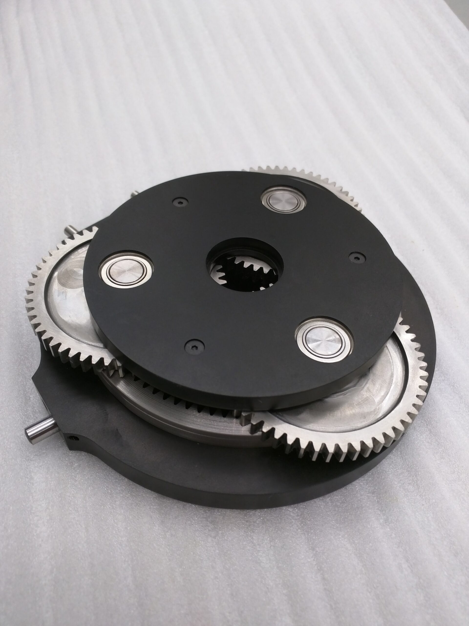 The powerful motors mean that fewer gears are needed to generate torques as strong as human legs produce for activities like standing up and climbing stairs. With fewer gears, Gregg’s team was able to implement a free-swinging knee and regenerative braking to help the leg go all day on a single charge. Image credit: Locomotor Control Systems Laboratory, University of Michigan