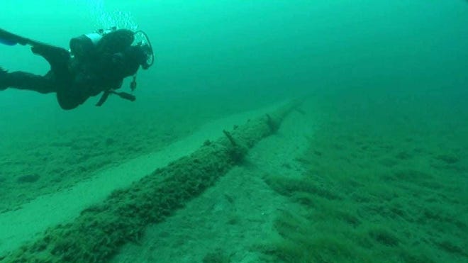 A diver working on the Straits of Mackinac pipelines. Image credit: National Wildlife Federation