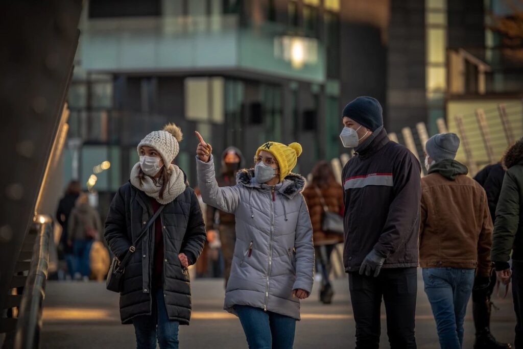 Masked people walking. Image source: https://twitter.com/umichsph/status/1377261722797539334