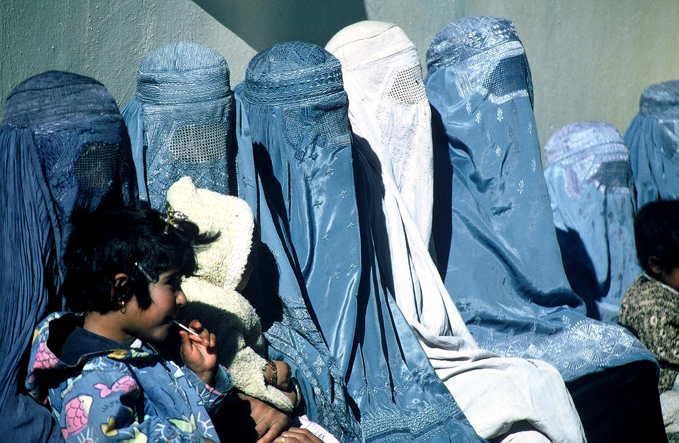 A group of Afghani women wearing burkas. Image credit: USAID, Pixnio