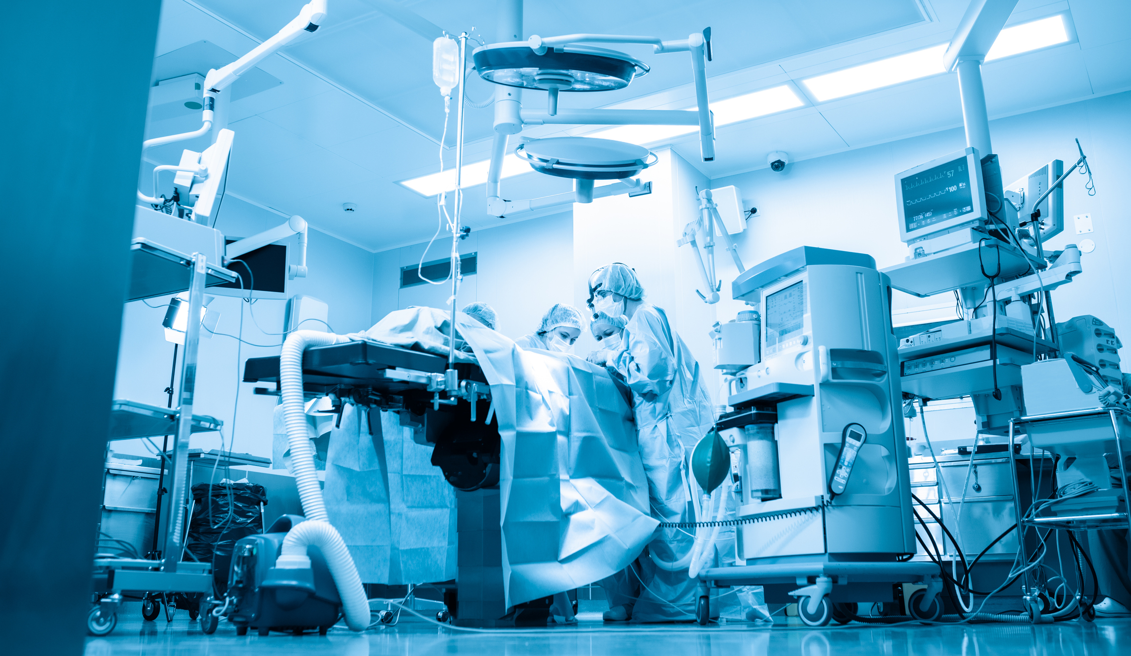 A team of doctors is fighting for the life of the patient. Intensive care unit, fight against viruses and bacretria, Covid 19. Pulmonary pneumonia is severe. Help the doctors, stay home. Image credit: Georgiy Datsenko, iStock