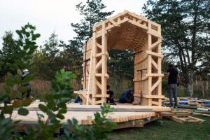 Because of the robots’ ability to mass-customize prefabricated modules and assembly routines, the pavilion is a novel approach to reconsidering issues of material use, labor, and the environment and contributes to larger advancement in carbon neutrality and sustainable building practices. Seen here is the onsite assembly of the prefabricated modules in progress. Image credit: Jacob Cofer/University of Michigan Taubman College of Architecture and Urban Planning