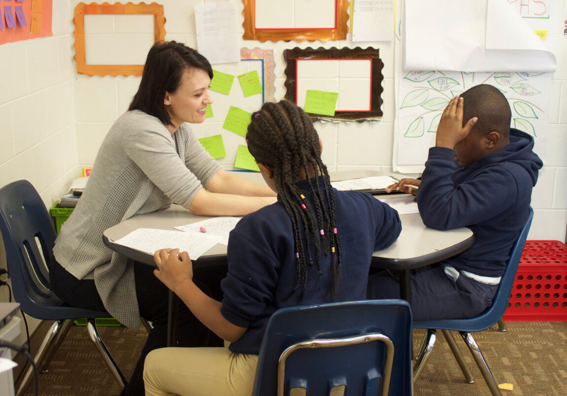 M-ARC participant Ljiljana Maric works with students in Detroit in 2017. (Photo by Angela Marocco)