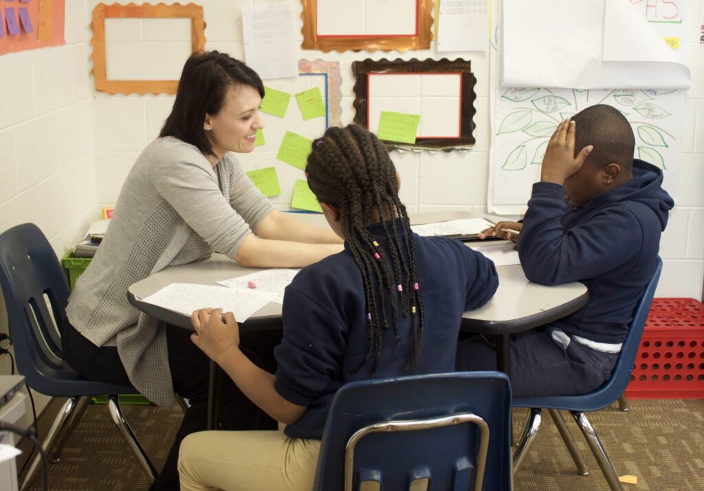 M-ARC participant Ljiljana Maric works with students in Detroit, 2017. Image credit: Angela Marocco