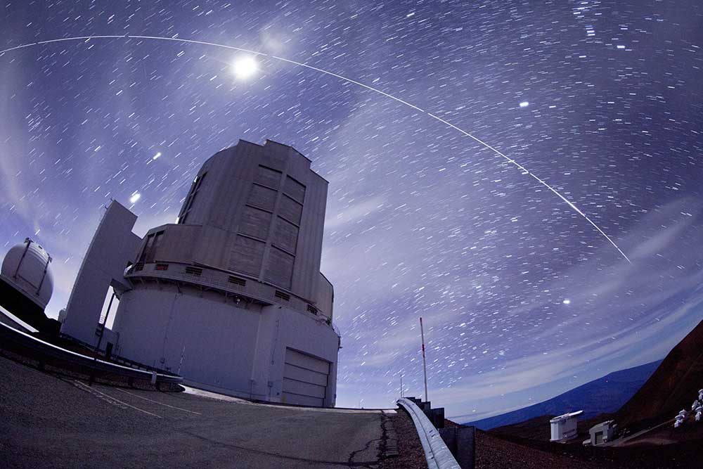 The International Space Station passes over the Subaru Telescope in Hawaii. Image credit: Dr. Hideaki Fujiwara, Subaru Telescope, National Astronomical Observatory of Japan