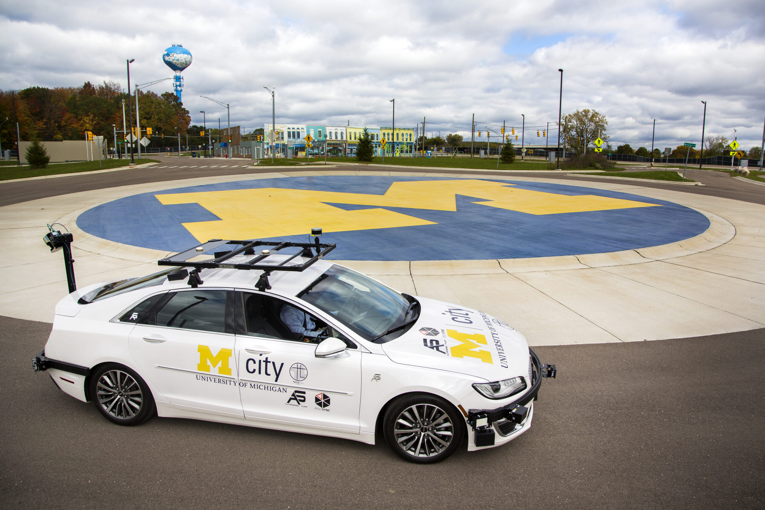 An open-source connected and automated research vehicle parked on the roundabout at the Mcity Test Facility, the world’s first purpose-built proving ground for testing the performance and safety of connected and automated vehicles and technologies under controlled and realistic conditions. Image credit: Joseph Xu, Michigan Engineering