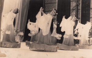 Lotus dance performers. Contributor: Zhang Jun 张均 (1935-2012)