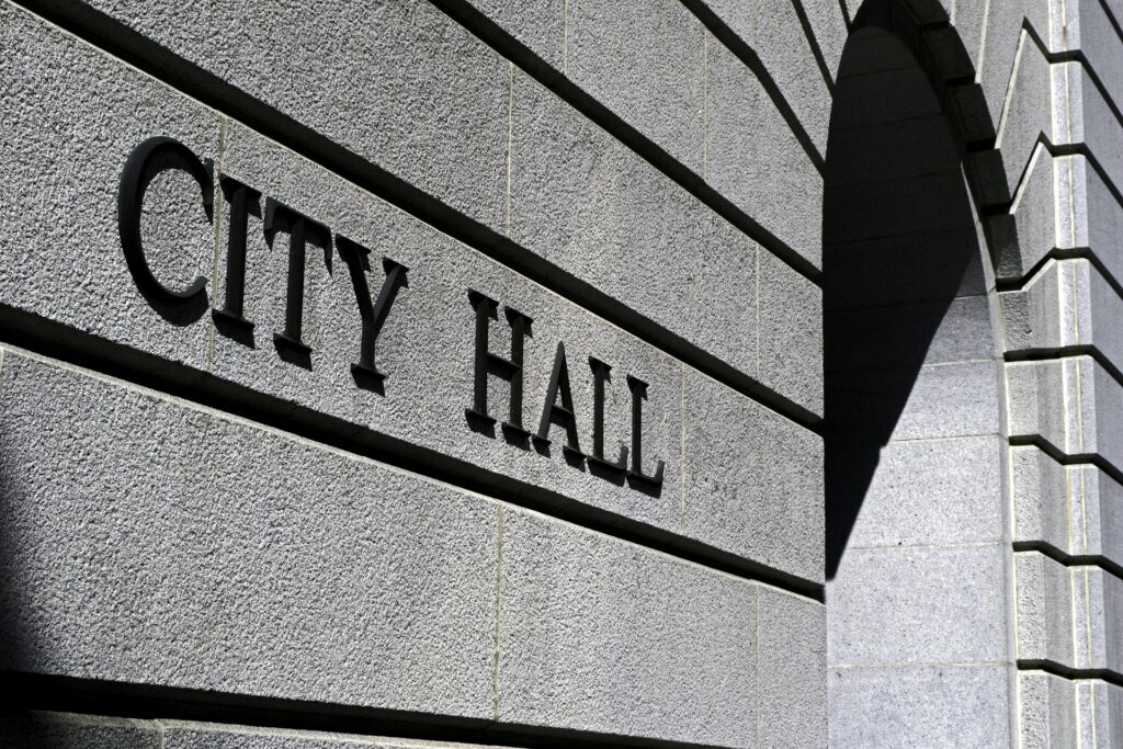 City Hall sign on a brick building exterior. Image credit: Kevin Norris, Pixabay.com