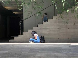 Sketching at the Galería Kurimanzutto during the study abroad trip to Mexico City. Image credit: Zione Grosshuesch