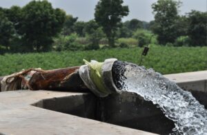 A bore well pumping groundwater to irrigate fields in Gujarat, India. Wells in this region can pull groundwater from up to 800 feet below ground, and water tables are falling rapidly due to overexploitation. Image credit: Meha Jain, University of Michigan.