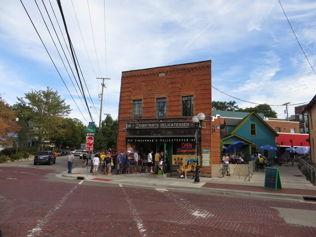 Exterior view of Zingerman's. Image credit: Ken Lund from Reno, Nevada, USA, CC BY-SA 2.0, via Wikimedia Commons