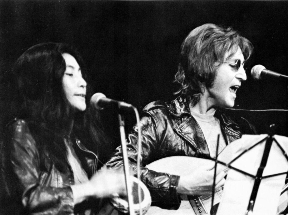 A photo of Yoko Ono and John Lennon