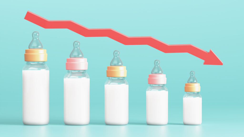 Concept illustration of fertility decline with baby bottles decreasing in size and a trend arrow pointing down. Image credit: iStock