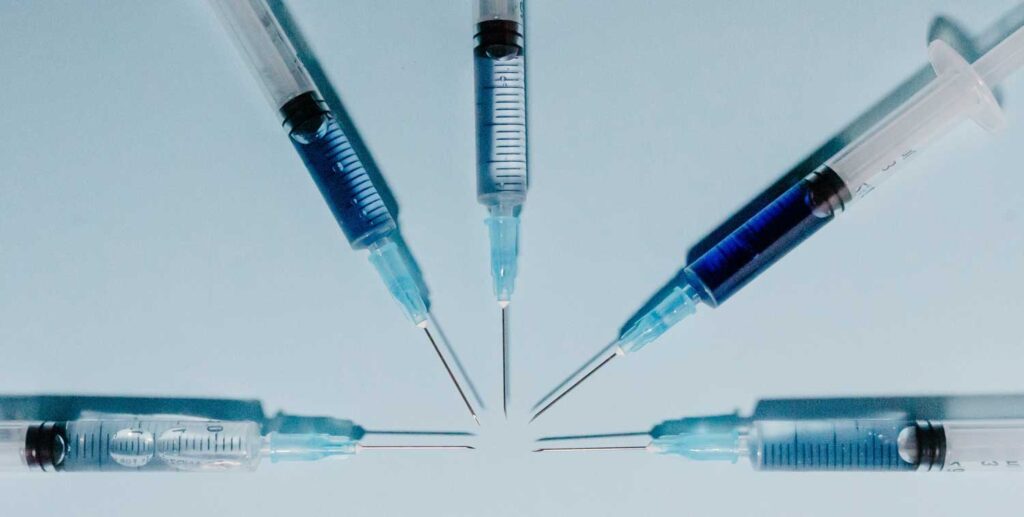 Several syringes with blue liquid inside. Image credit: Tara Winstead, Pexels.com